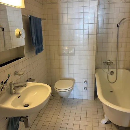 Charmante Altbauwohnung An Zentraler Lage