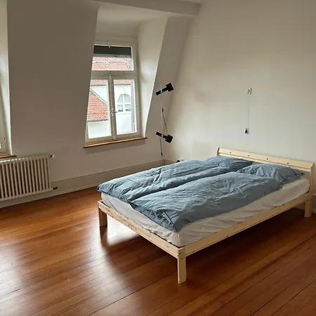 Charmante Altbauwohnung An Zentraler Lage *